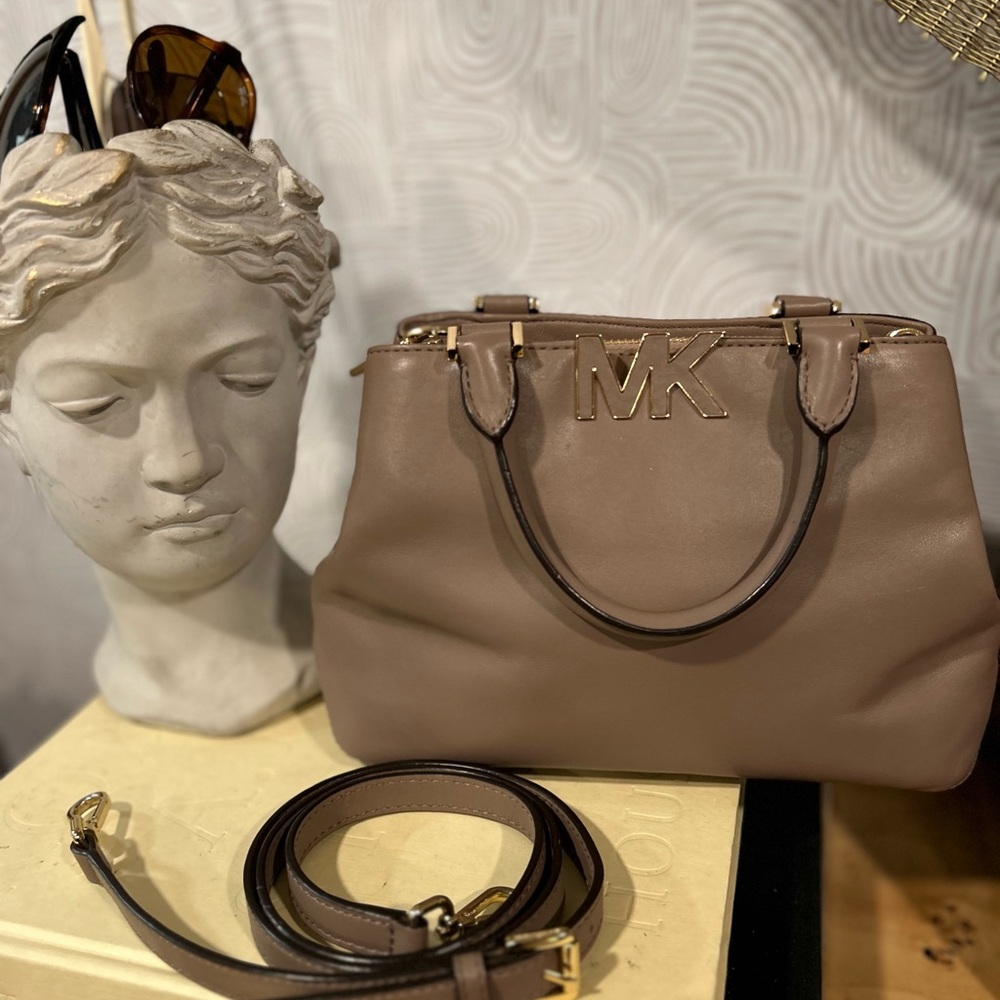 Michael Kors Toupe/Tan Shoulder Bag with Logo Detail